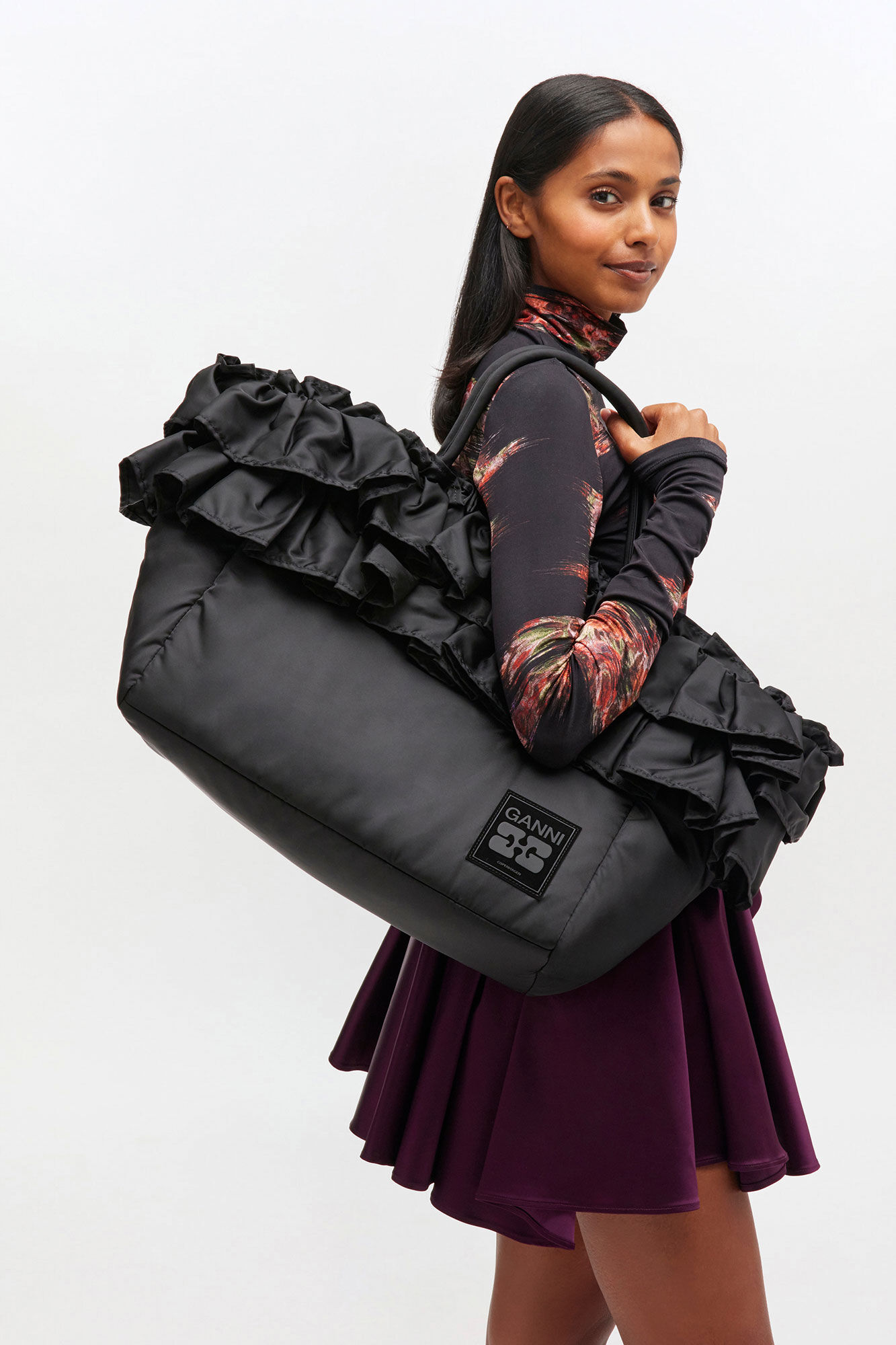 Black XXL Ruffle Tote, in colour Black - 1 - GANNI