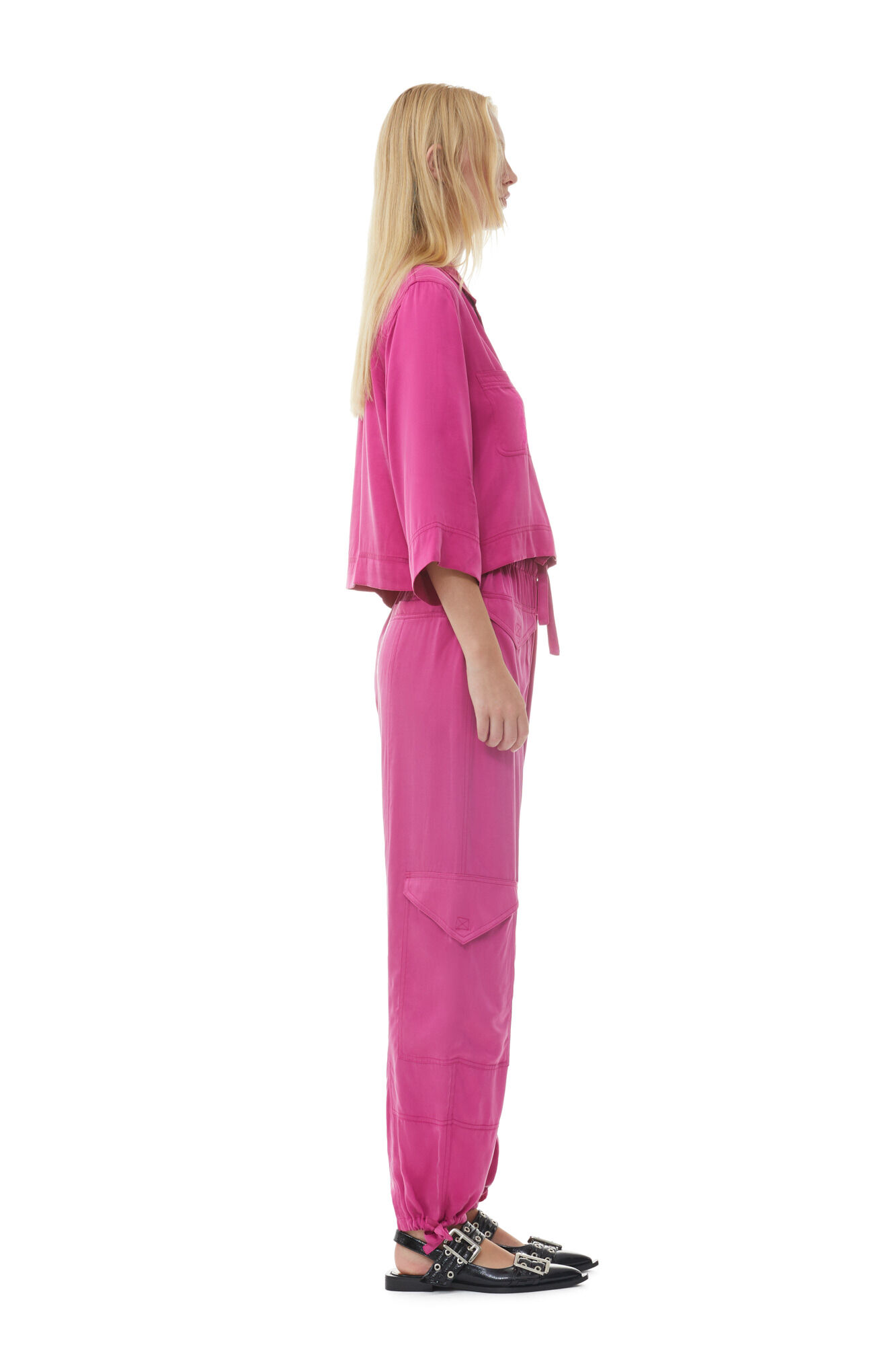 Croppad skjorta i tvättad satin, Cupro, in colour Fuchsia Red - 3 - GANNI