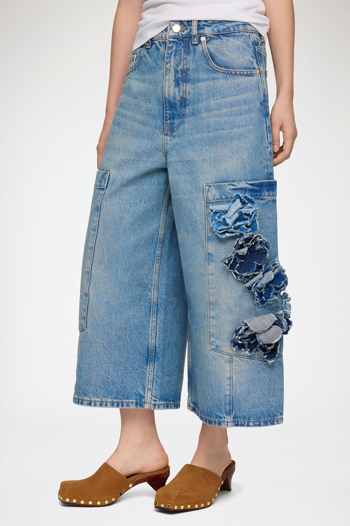 Baggy Cropped Jeans in Flower Print Denim, Organic Cotton, in colour Mid Blue Stone - 2 - GANNI