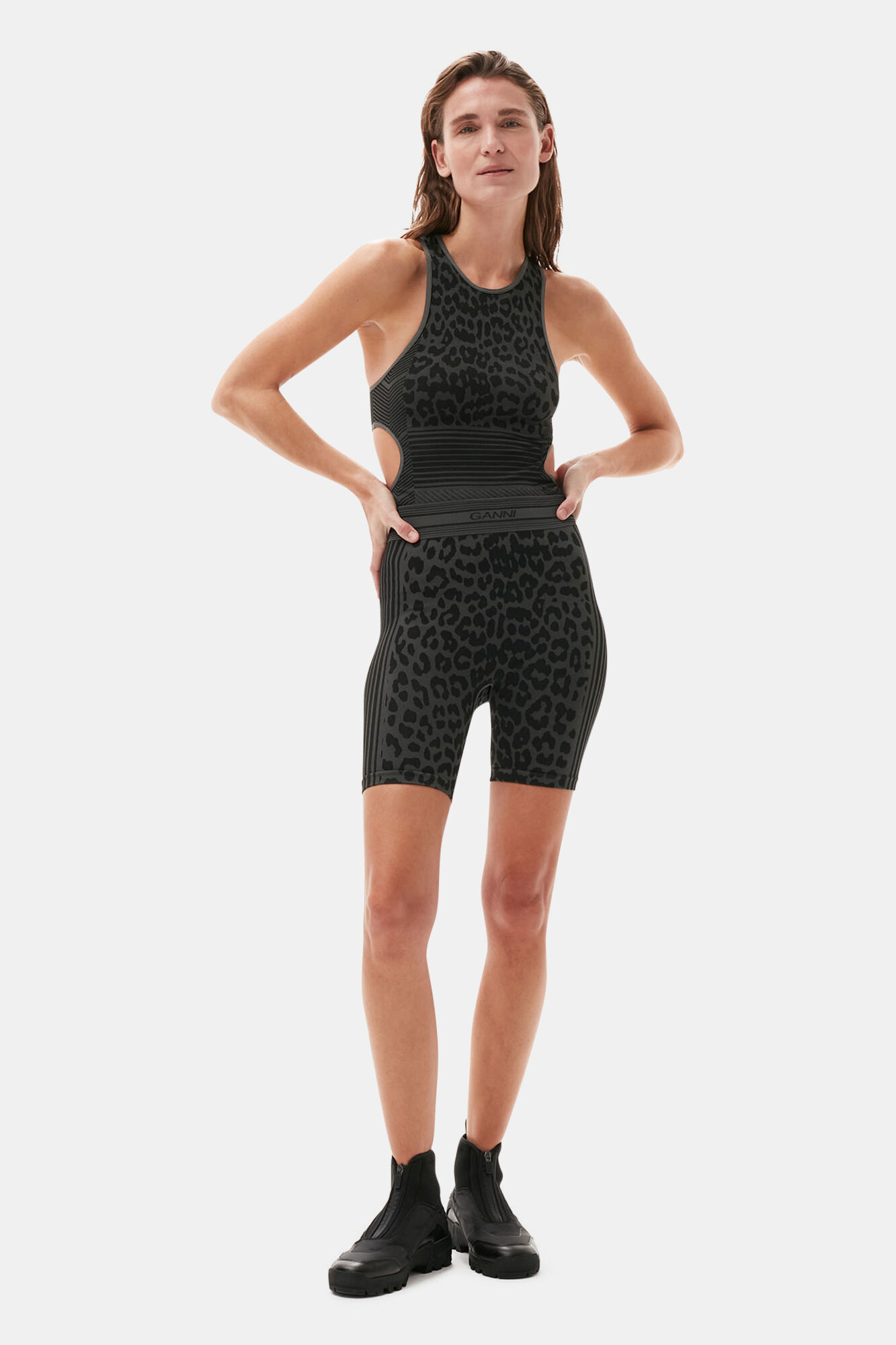 Sömlösa jacquard-shorts, Polyester, in colour Black - 1 - GANNI