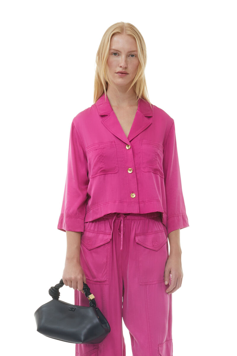 Croppad skjorta i tvättad satin, Cupro, in colour Fuchsia Red - 1 - GANNI