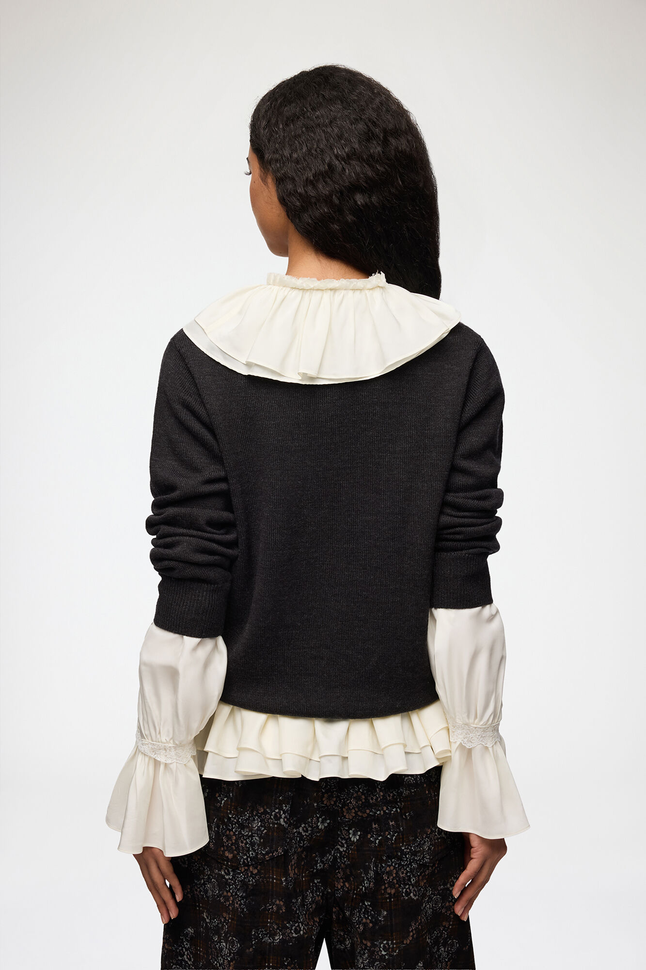 Pullover mit Blumen-H&auml;keldesign, Wool, in colour Phantom - 3 - GANNI