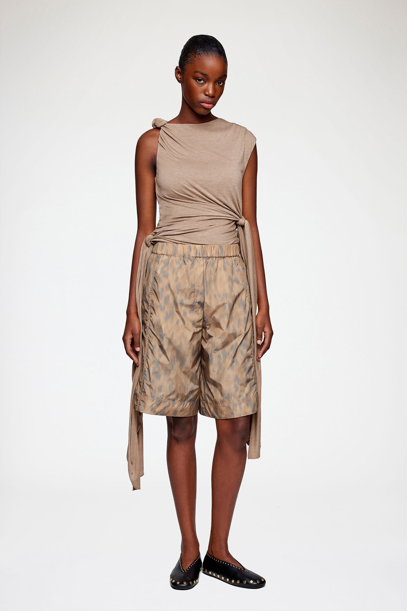 Shorts i tryckt nylon, Recycled Polyamide, in colour Burro - 1 - GANNI