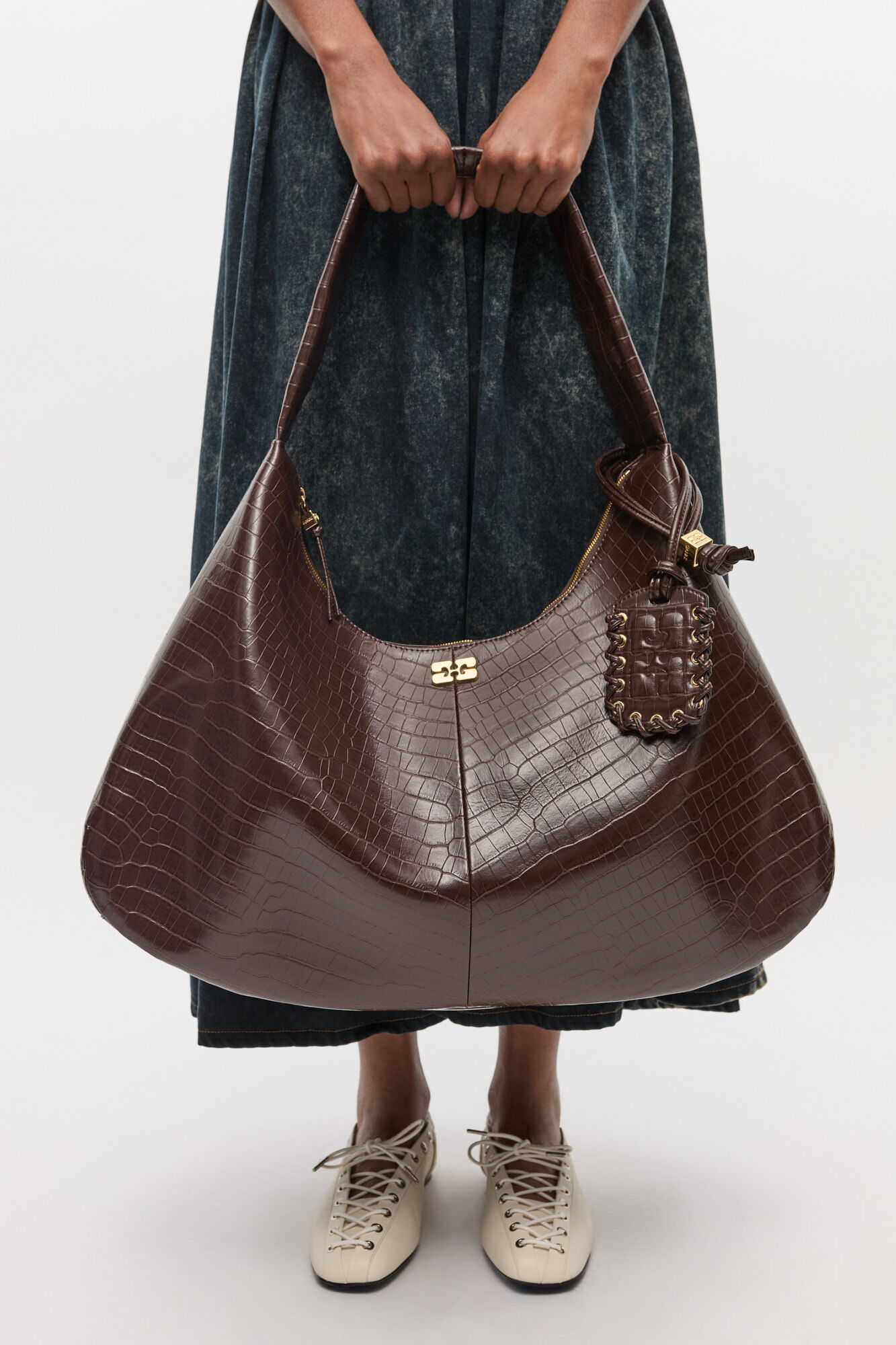 Brown Croco XXL Hobo Bag, Lyocell, in colour Chocolate Fondant - 3 - GANNI