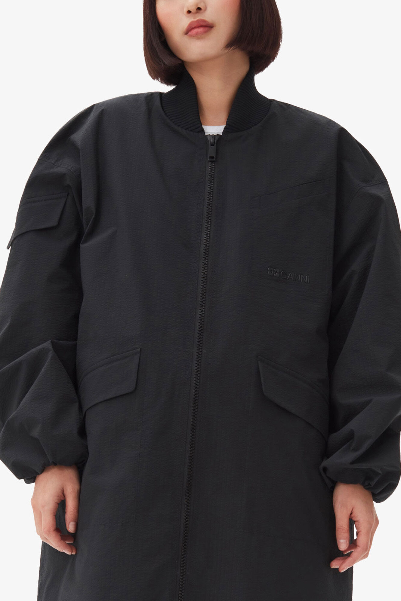 Manteau Shell Oversized en seersucker technique noir, Recycled Polyester, in colour Black - 2 - GANNI