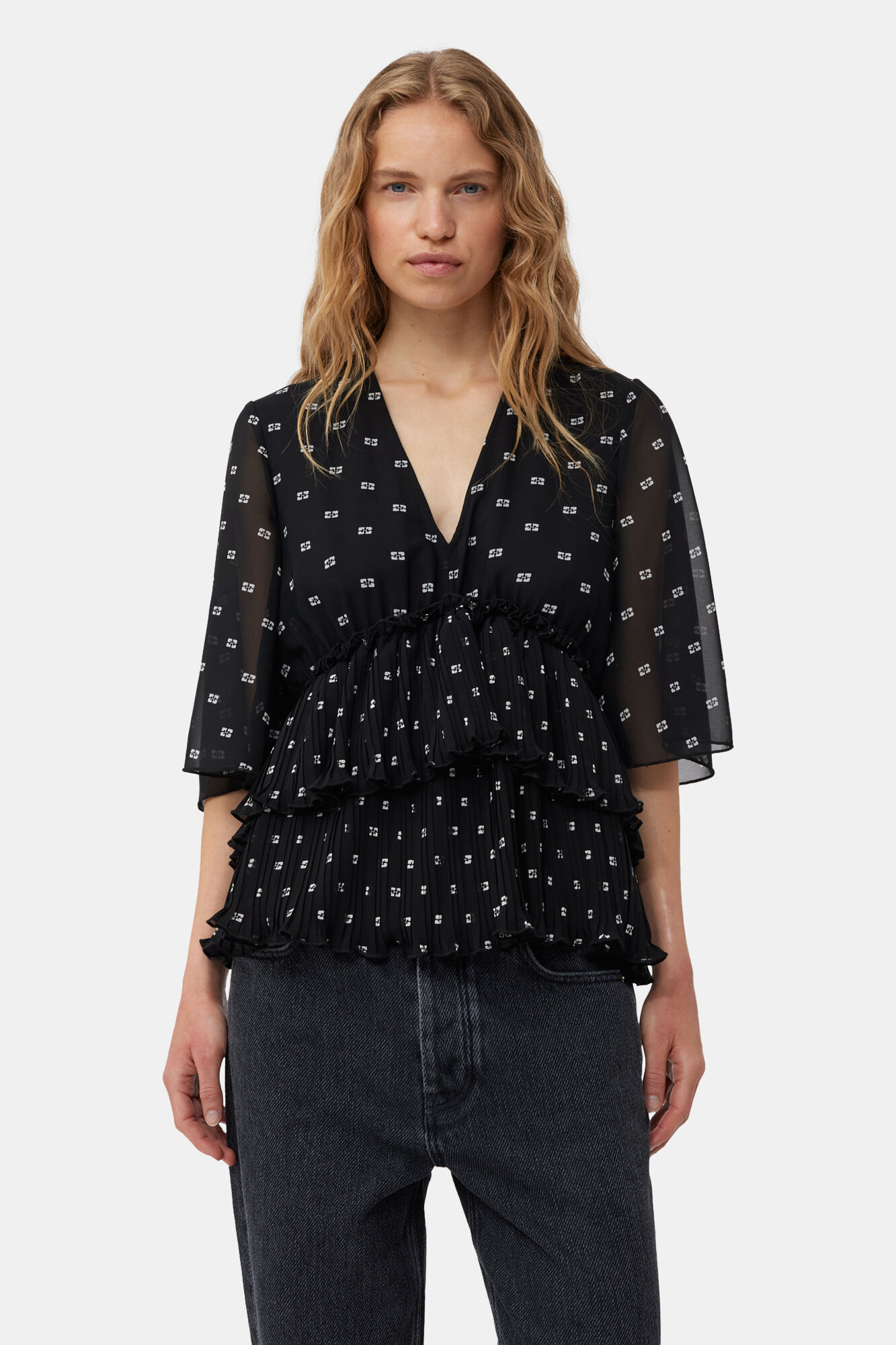 Black Pleated Georgette V-neck Flæsebluse, Recycled Polyester, in colour Black - 1 - GANNI
