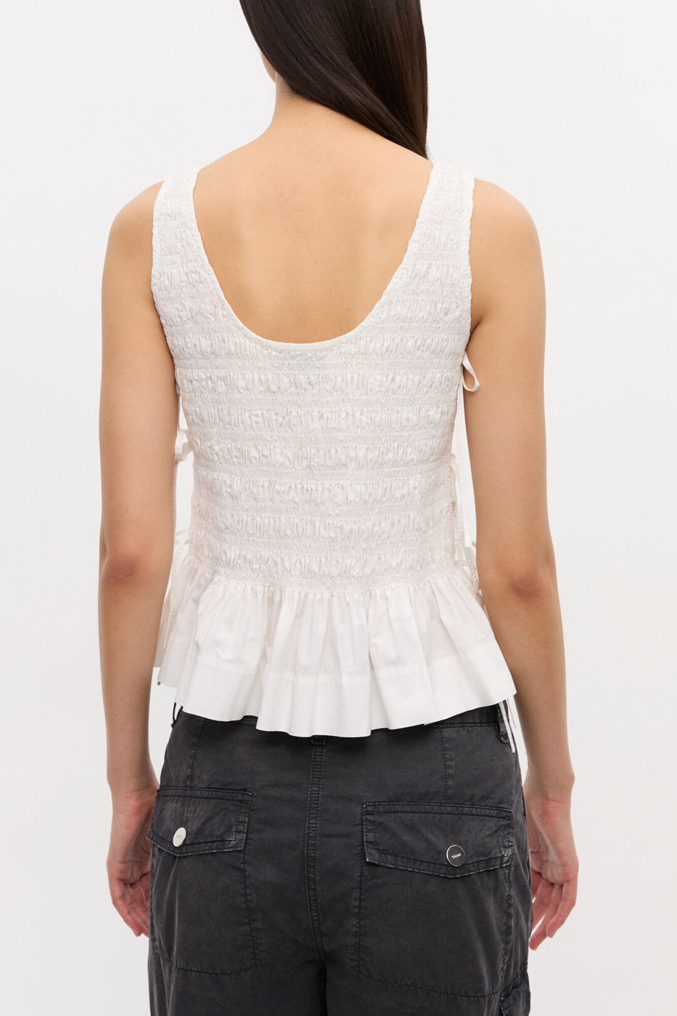 Wei&szlig;es, gesmocktes Oberteil aus Baumwolle zum Binden, Organic Cotton, in colour Bright White - 3 - GANNI