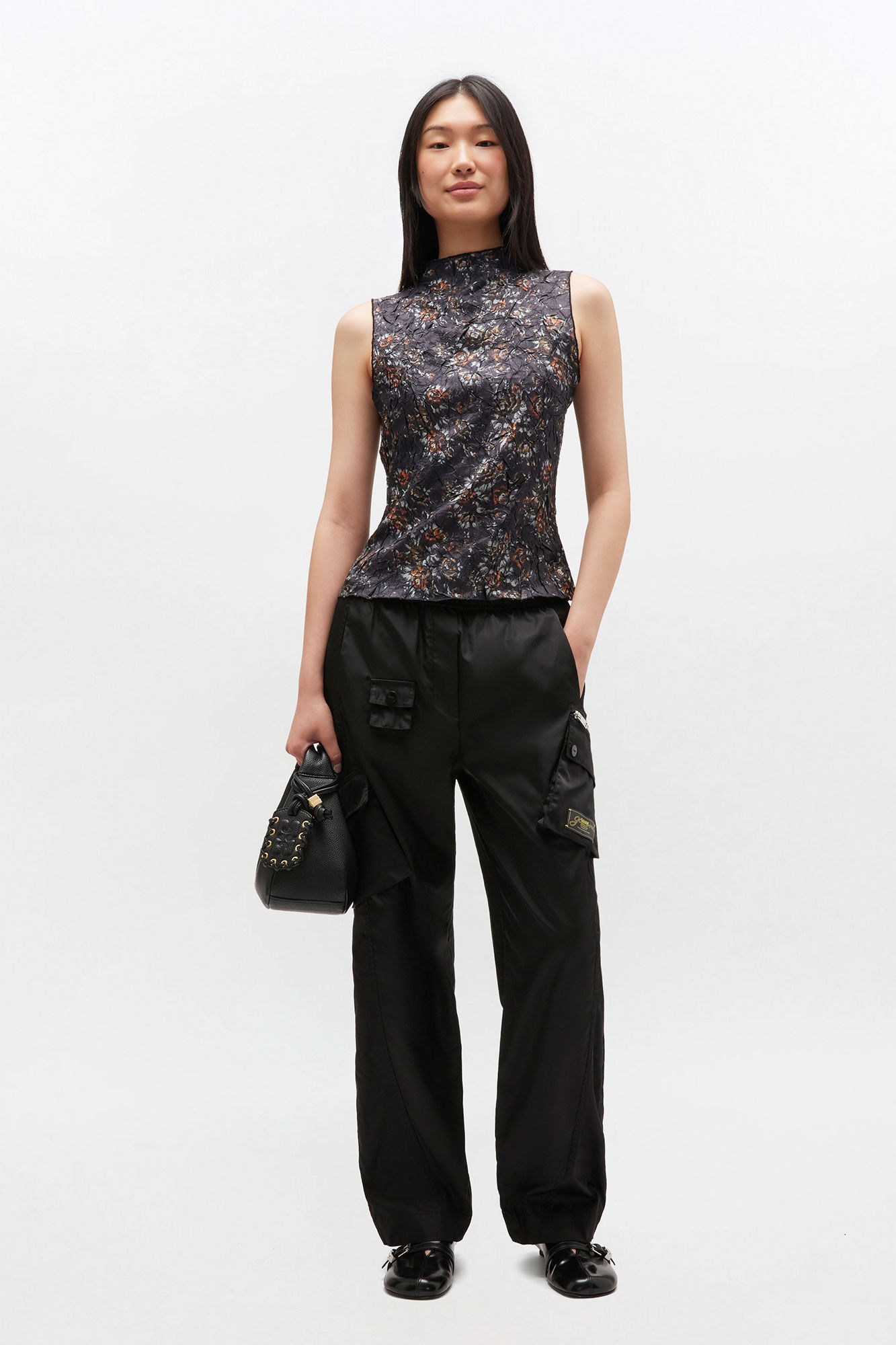 Haut noir à col montant et fleurs, Recycled Polyester, in colour Black - 2 - GANNI