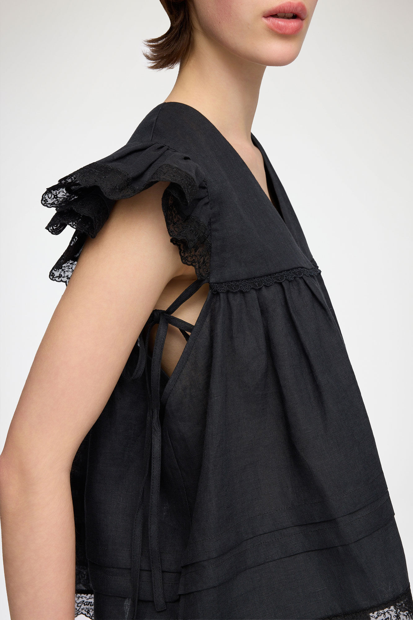 Blouse in Black Linen, Linen, in colour Black - 3 - GANNI