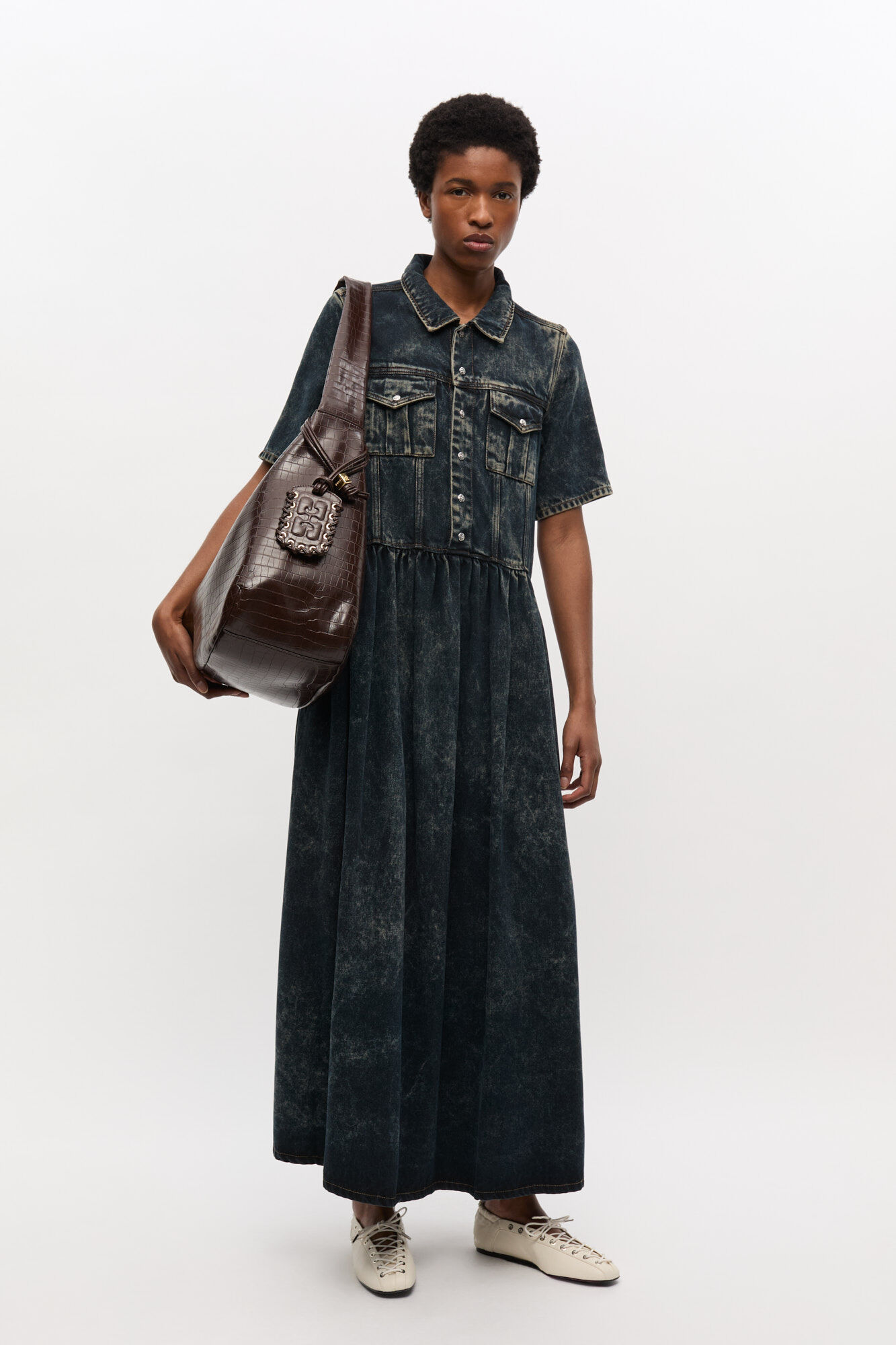 Brown Croco XXL Hobo Bag, Lyocell, in colour Chocolate Fondant - 1 - GANNI
