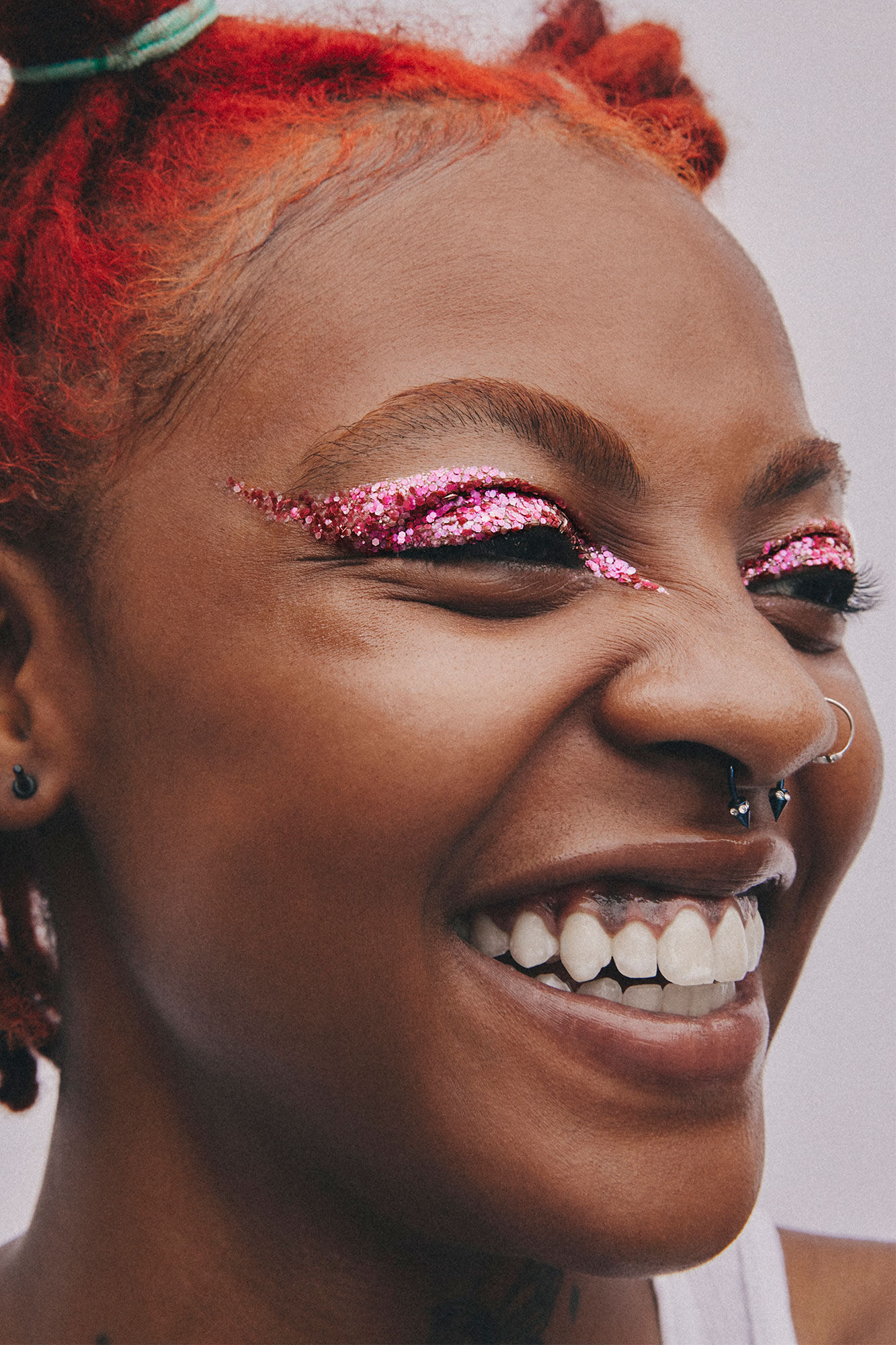 GANNI x Submission Beauty Glitter, in colour Glitter Iridescent Pink - 5 - GANNI