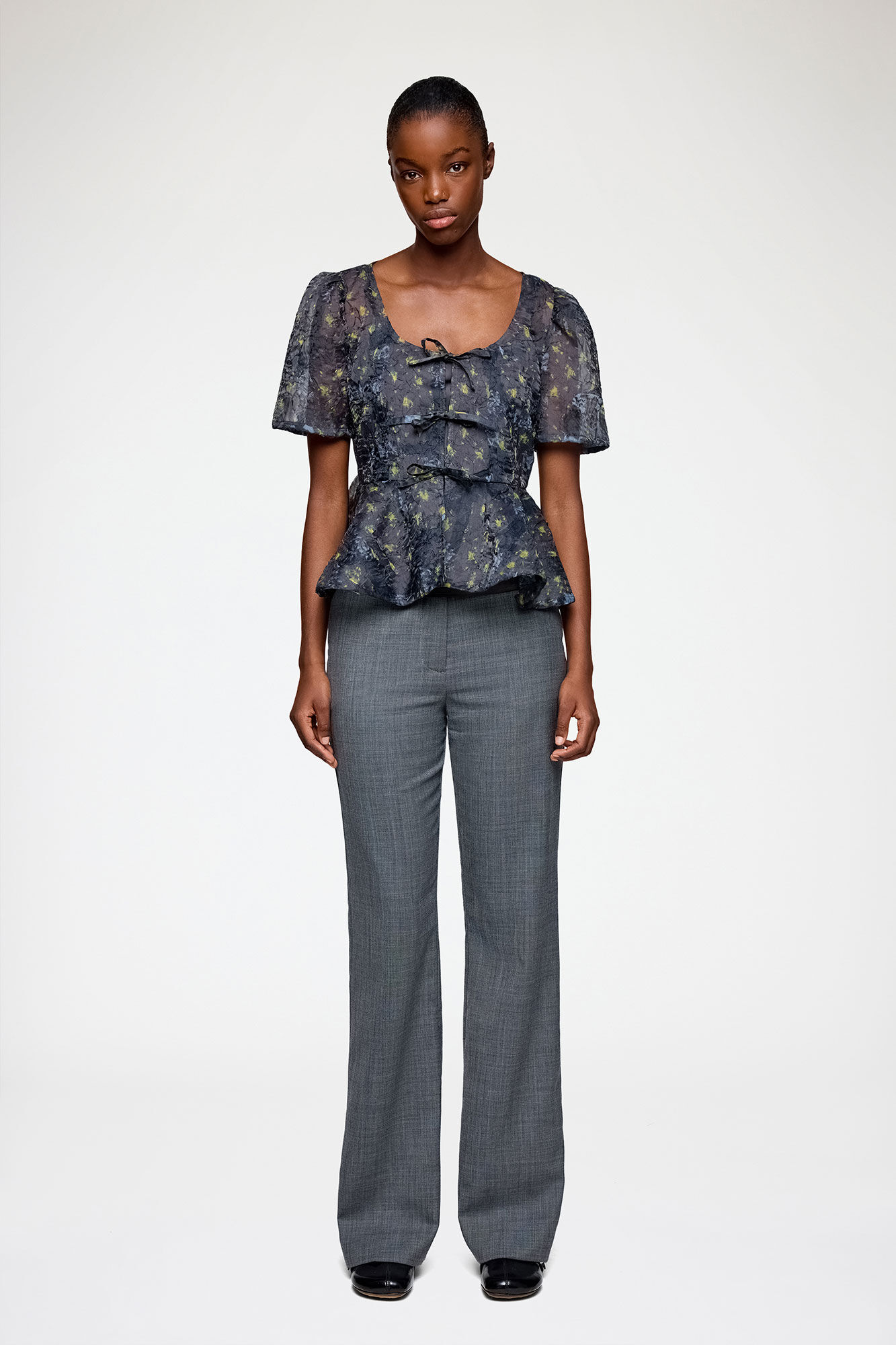 Chemisier p&eacute;plum en organza Shibori, Recycled Polyester, in colour Black Sand - 1 - GANNI