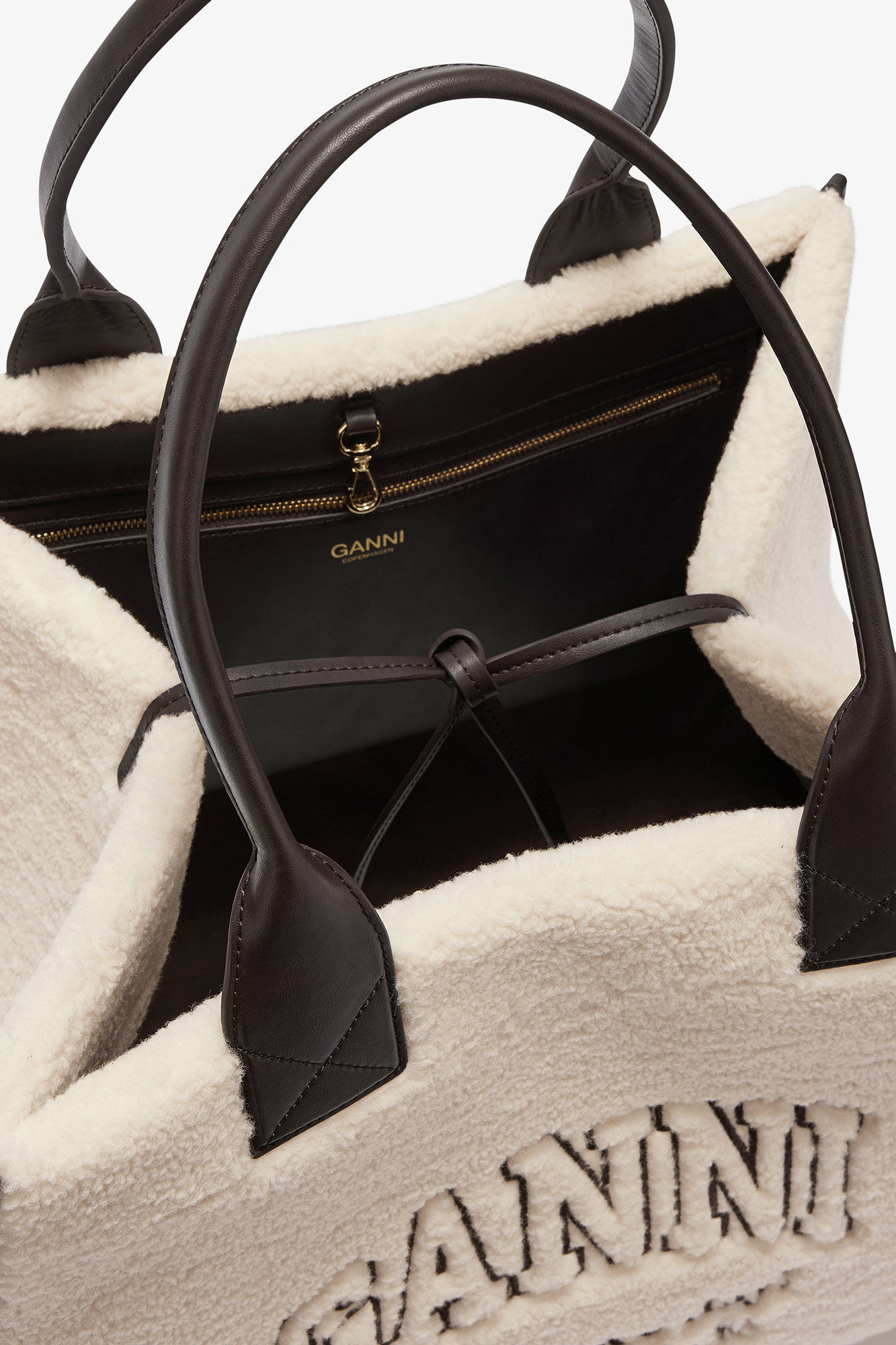 Shearling XXL Tote, in colour Egret - 3 - GANNI