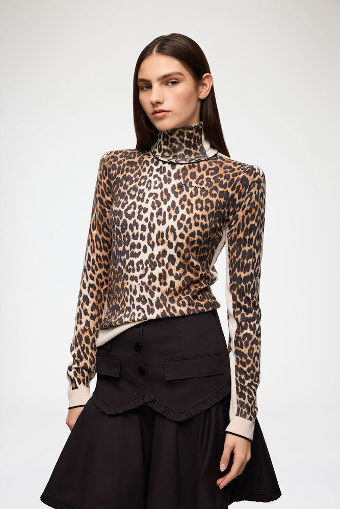 Turtleneck in Leopard, Almond Milk