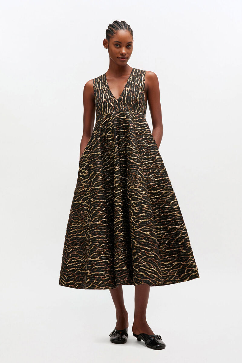 Lang kjole i metallisk cloqué, in colour Antique Bronze - 1 - GANNI