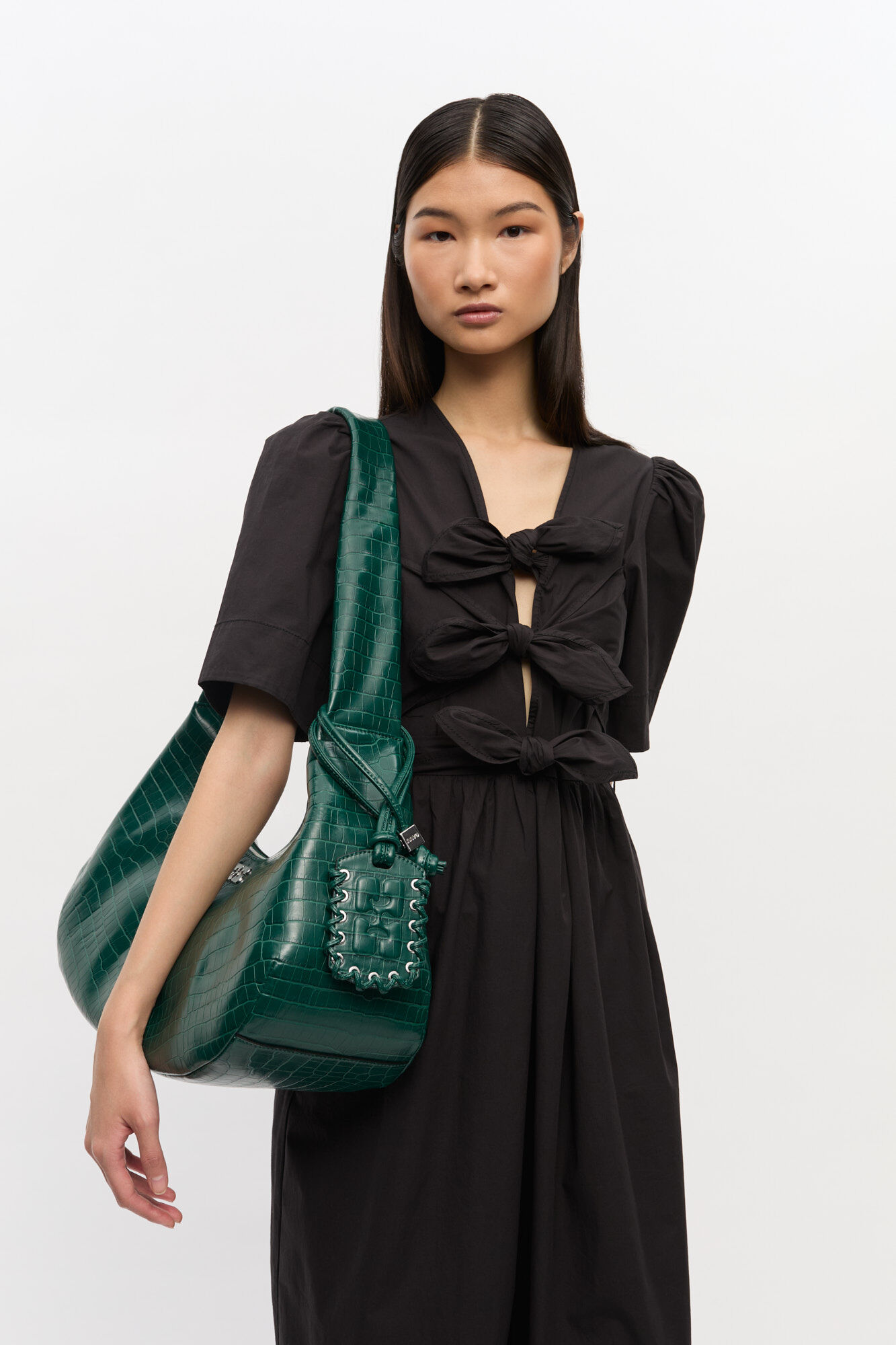 Sac Hobo moyen en croco vert, Lyocell, in colour Pineneedle - 2 - GANNI