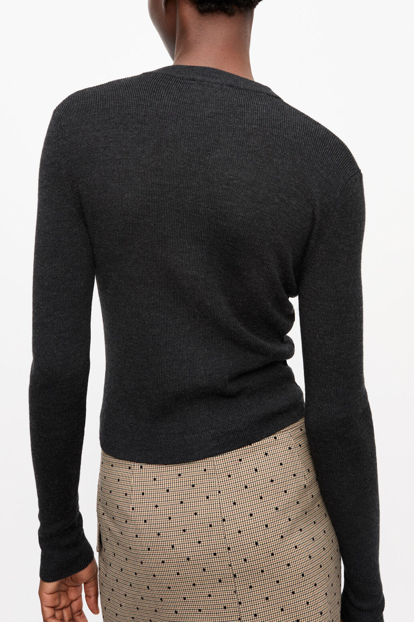 Mini-cardigan c&ocirc;tel&eacute; en laine m&eacute;rinos noire, Merino Wool, in colour Phantom - 2 - GANNI