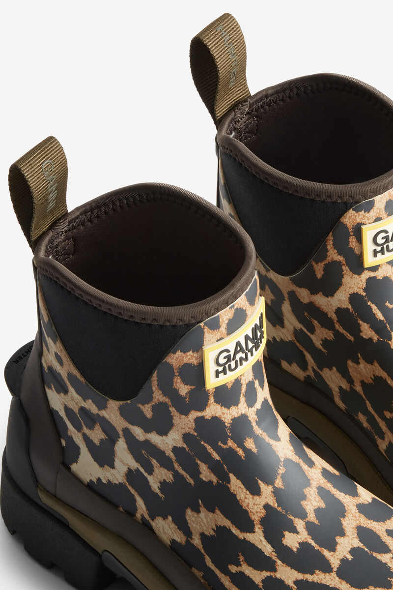 Balmoral ankelst&oslash;vler i leopard, Rubber, in colour Almond Milk - 4 - GANNI