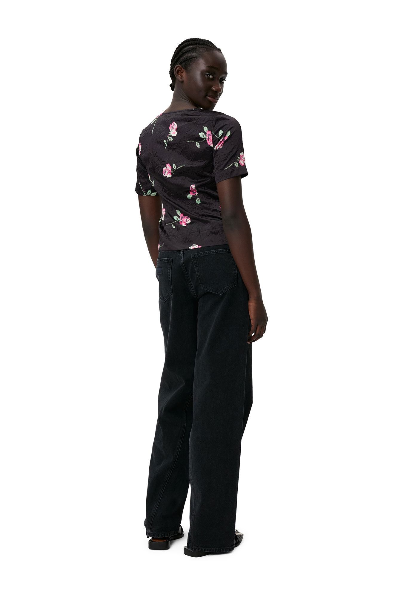 Blus i krusad satin, Elastane, in colour Black - 2 - GANNI
