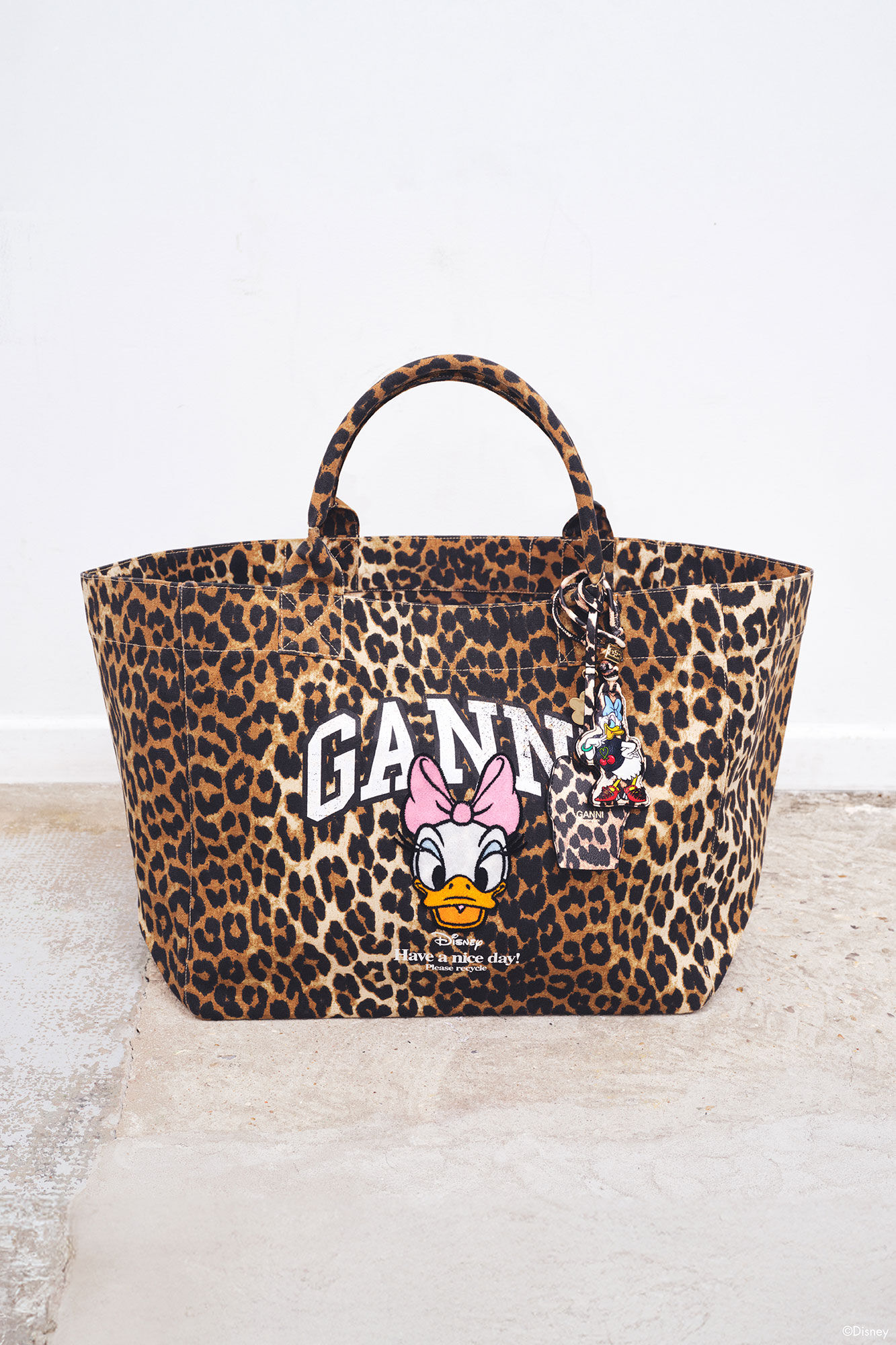 GANNI x Disney Daisy Duck Leopard XXL Tote, in colour Almond Milk - 1 - GANNI