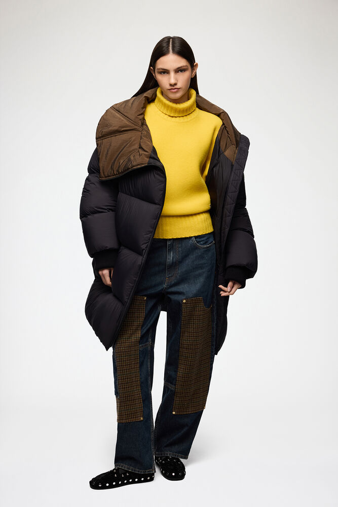 Quick buy Maxi Puffer in Black Future Nylon
