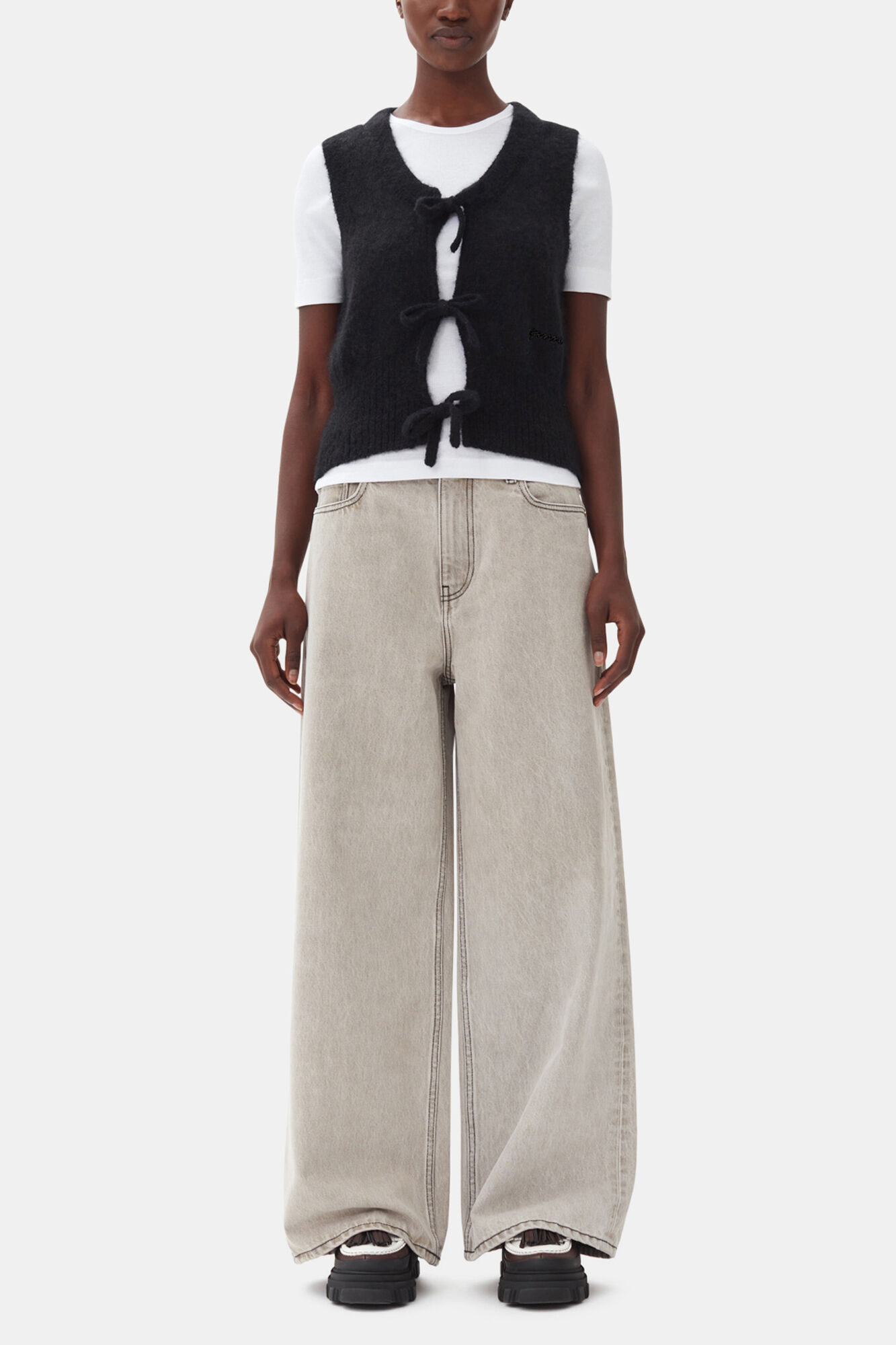 D&eacute;bardeur noir avec lien &agrave; nouer, Mohair, in colour Black - 3 - GANNI