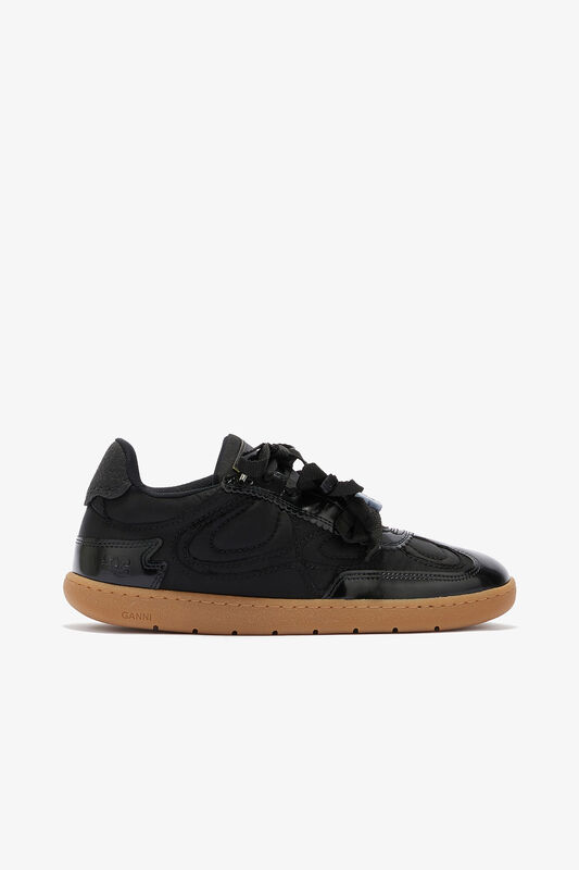 08 Black Sneakers
