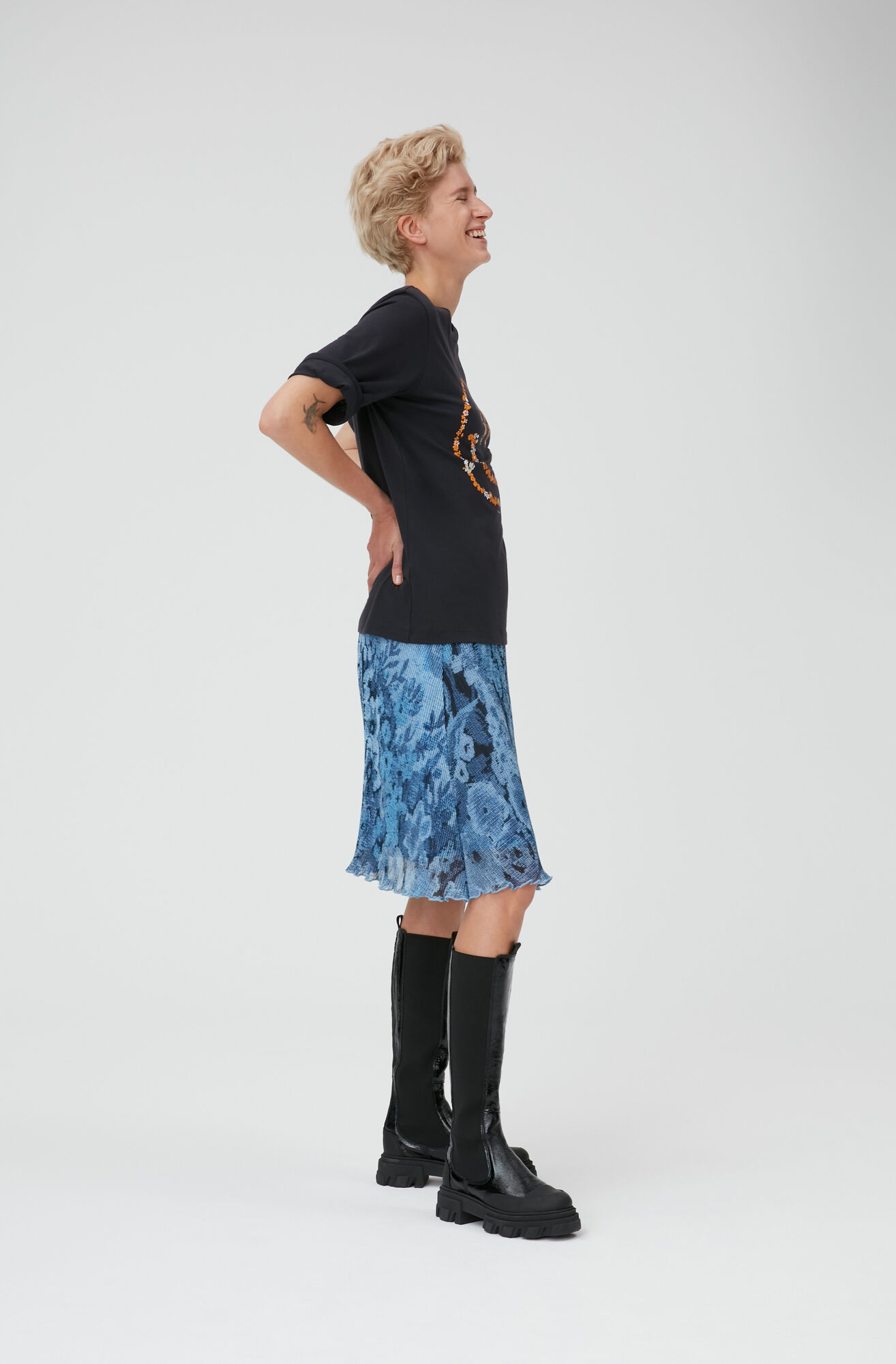 Smiley Tee, Cotton, in colour Phantom - 3 - GANNI