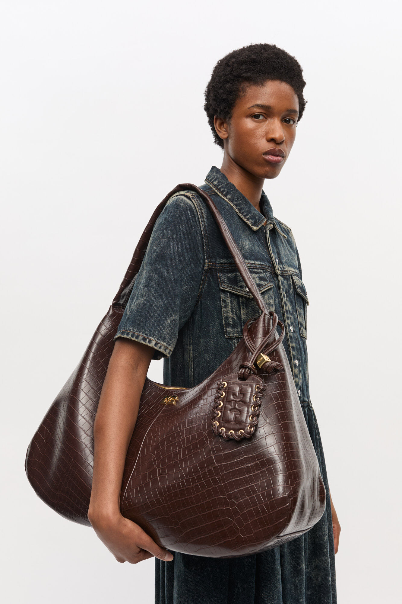 Brown Croco XXL Hobo Bag, Lyocell, in colour Chocolate Fondant - 2 - GANNI