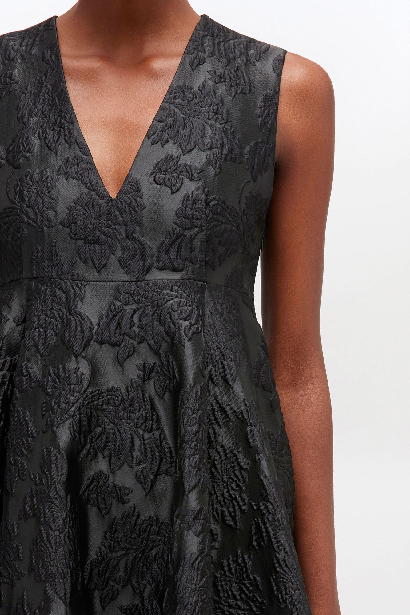 Lang kjole i cloqu&eacute;-sateng, Recycled Polyester, in colour Black - 3 - GANNI