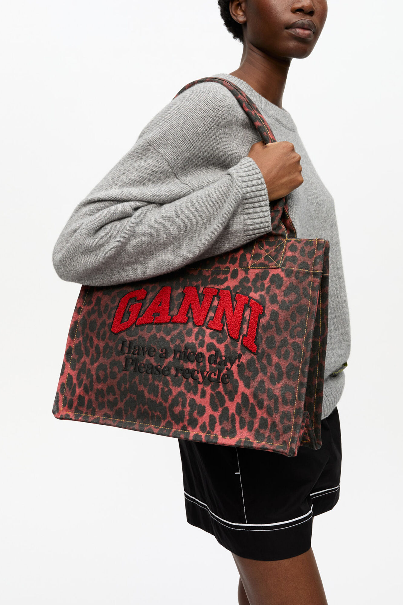 Stor tote med leopardprint, Recycled Cotton, in colour Racing Red - 1 - GANNI