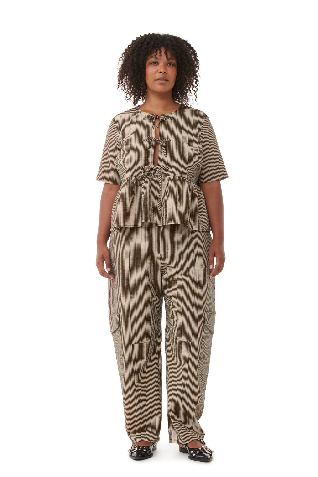 Seersucker Cargo Trousers, Cotton, in colour Irish Cream - 4 - GANNI