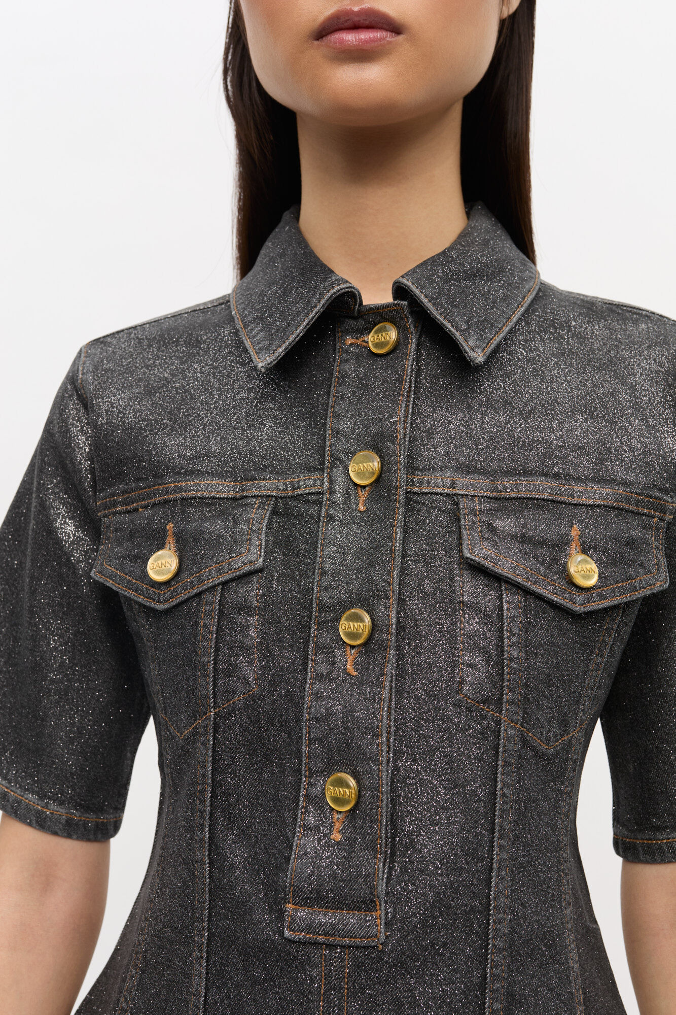 Robe courte en denim à feuille scintillante, Cotton, in colour Washed Black/Black - 3 - GANNI