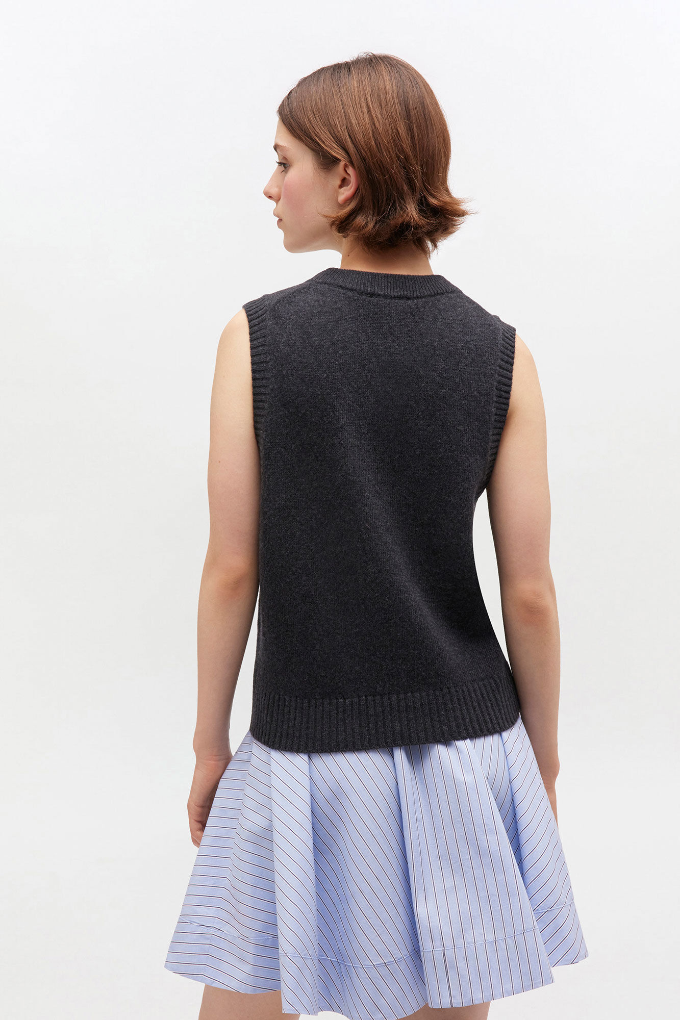 Dunkelgrau Wollweste mit Rosenprint, Recycled Polyamide, in colour Phantom - 3 - GANNI
