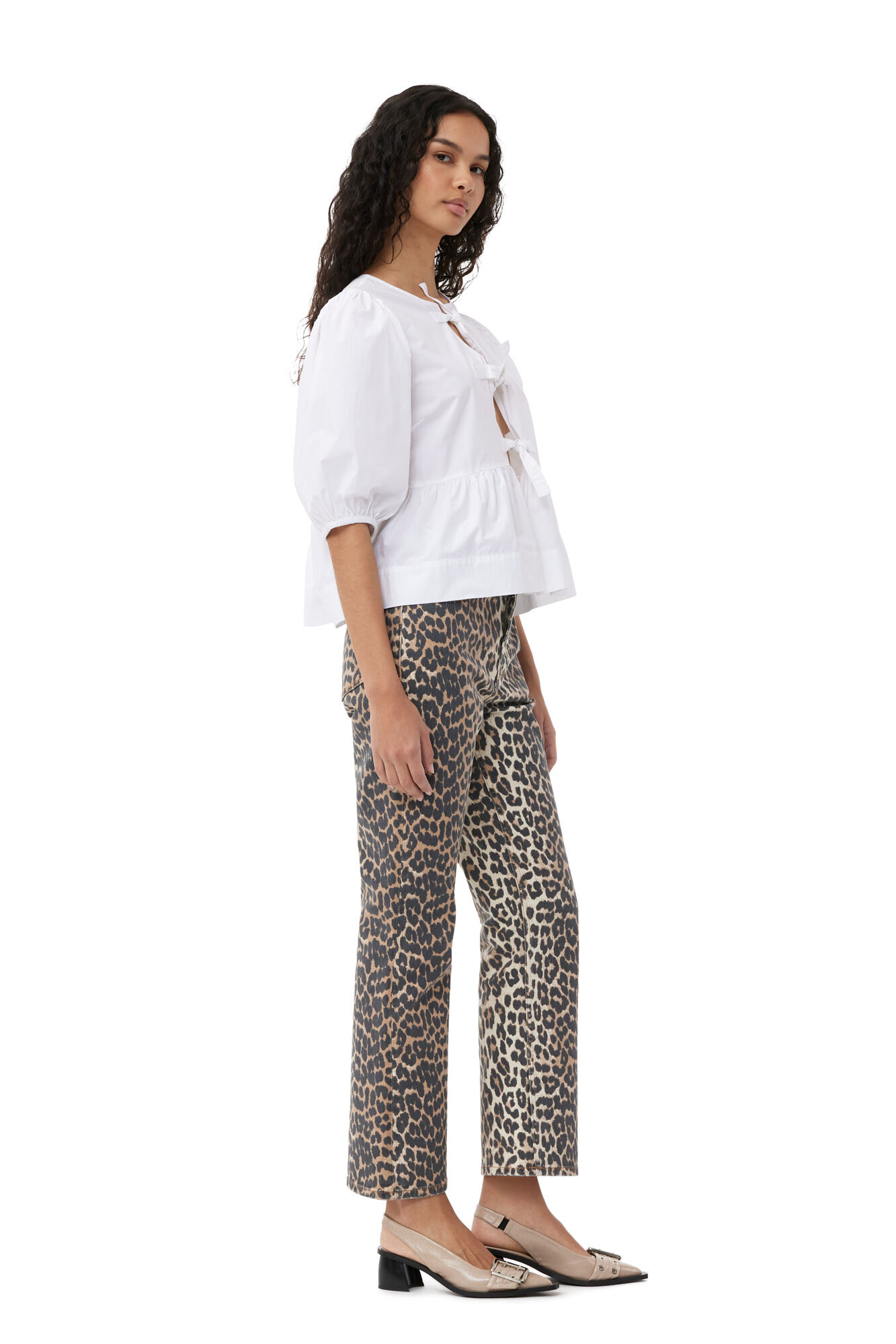 Femme Vêtements Jeans Jeans à pattes d’éléphant Jean Betzy crop à motif léopard Jean Ganni en coloris Neutre 