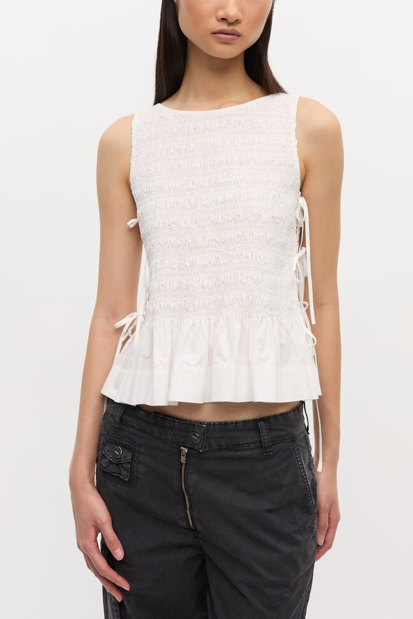 Wei&szlig;es, gesmocktes Oberteil aus Baumwolle zum Binden, Organic Cotton, in colour Bright White - 1 - GANNI