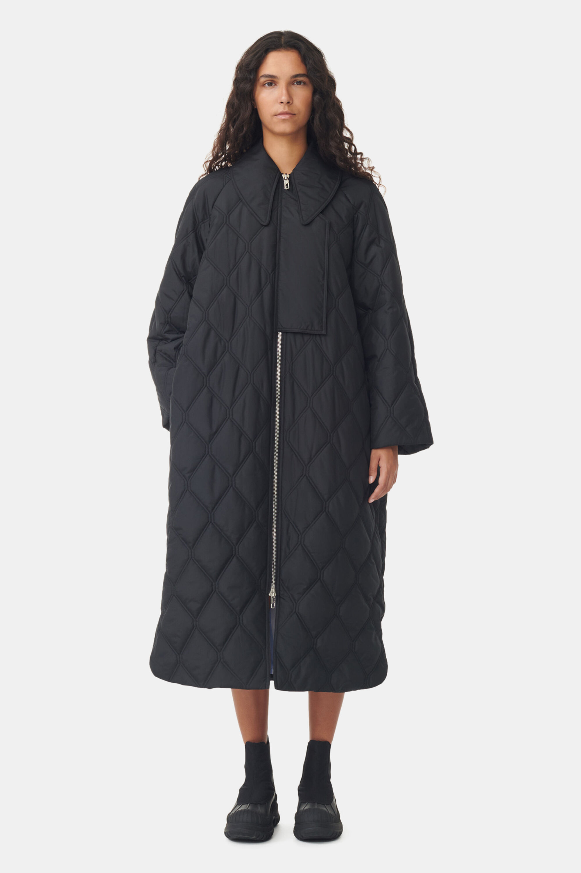 Black Ripstop Quilt Mantel | GANNI DE