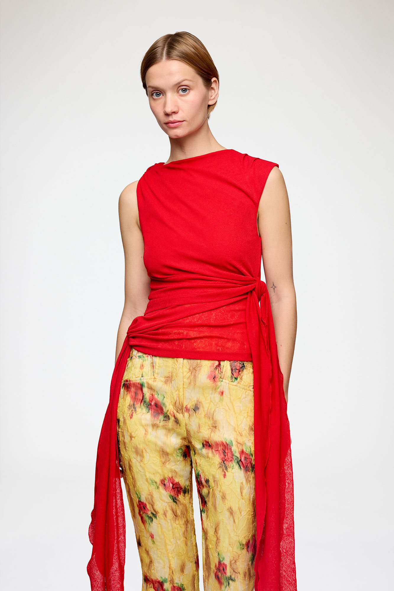 Haut en maille chin&eacute;e, Recycled Polyester, in colour Goji Berry - 2 - GANNI