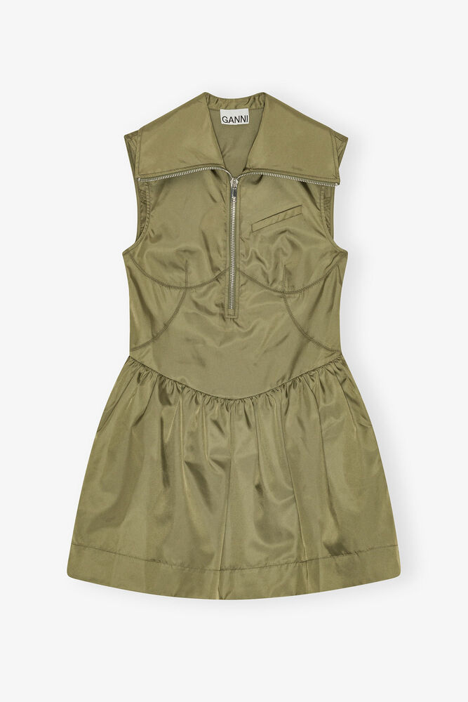 Dress in Green Nylon, Boa