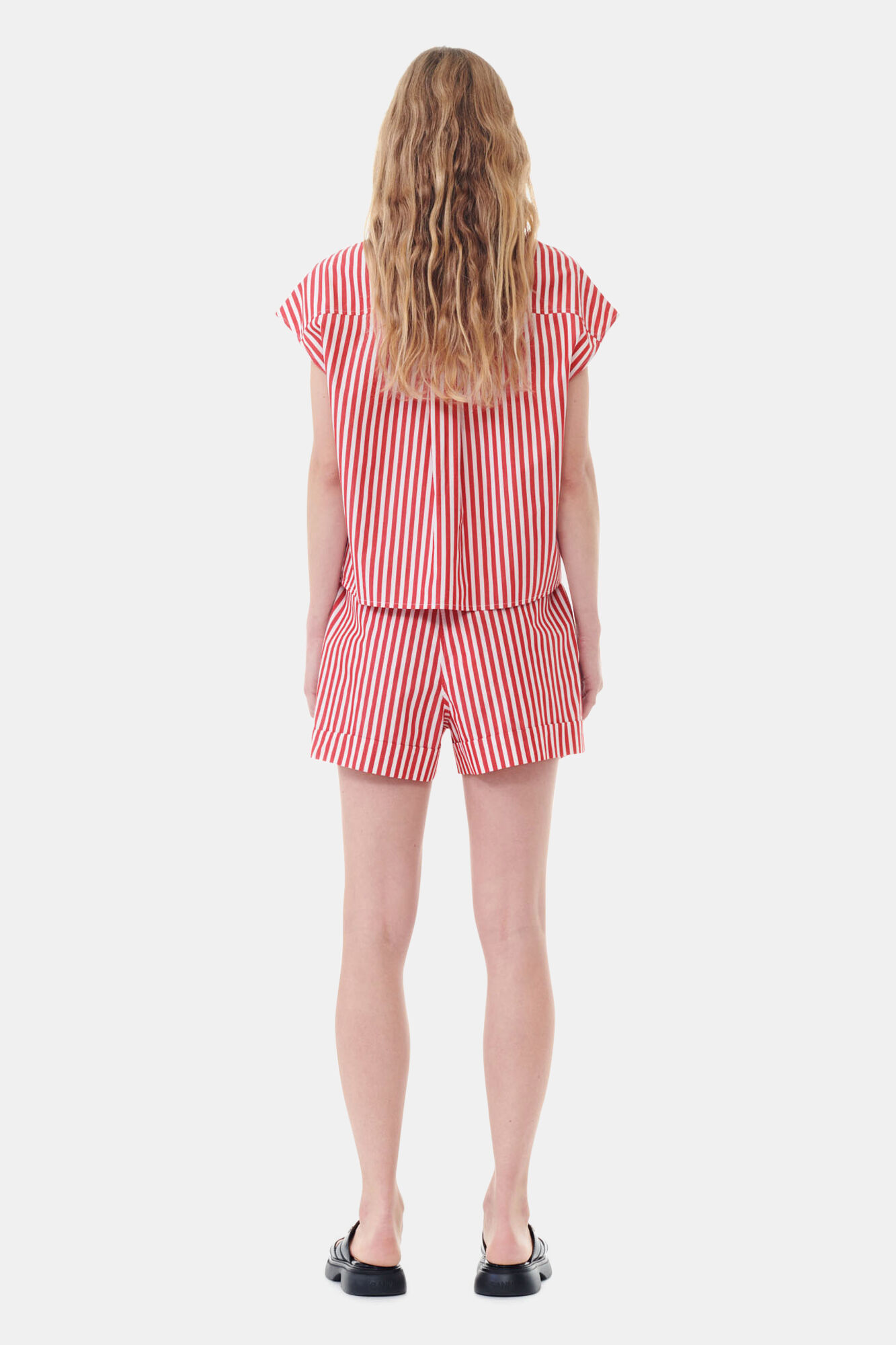 collar shirt with tie