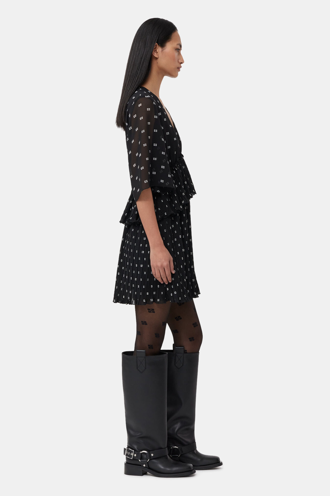 Black Pleated Georgette V-neck Flounce Minikjole, Recycled Polyester, in colour Black - 3 - GANNI
