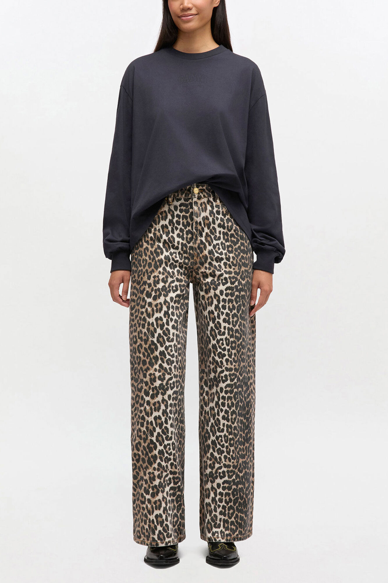 Essential Basic Long-sleeve, Organic Cotton, in colour Phantom - 2 - GANNI