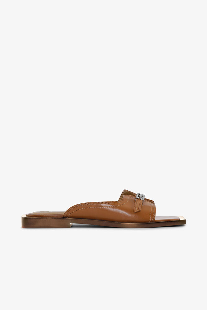 Flat Sandals in Brown Oleatex, Cognac