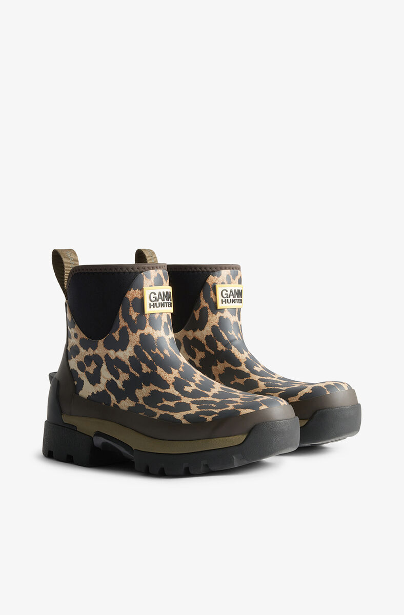Balmoral ankelst&oslash;vler i leopard, Rubber, in colour Almond Milk - 2 - GANNI
