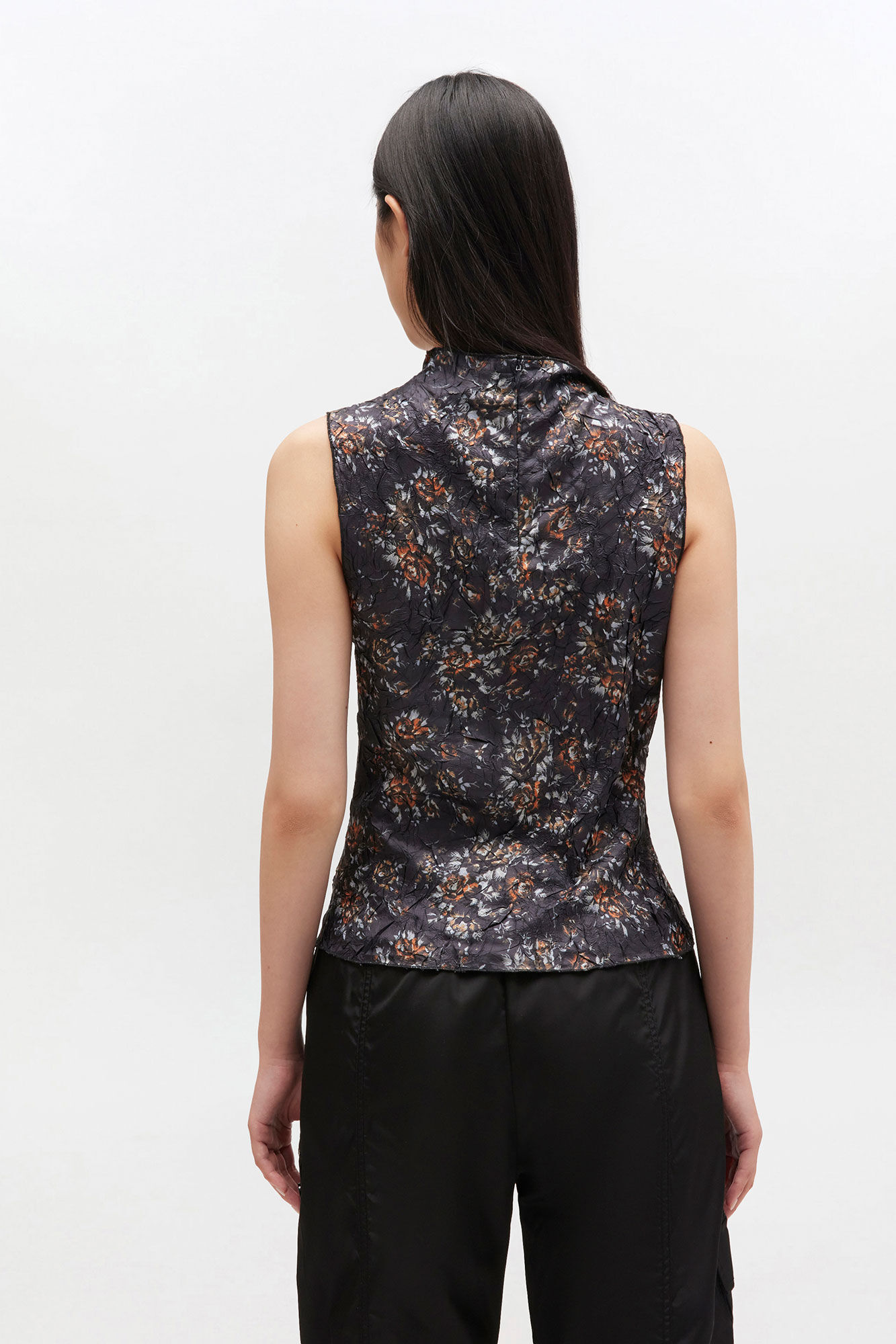 Haut noir à col montant et fleurs, Recycled Polyester, in colour Black - 3 - GANNI