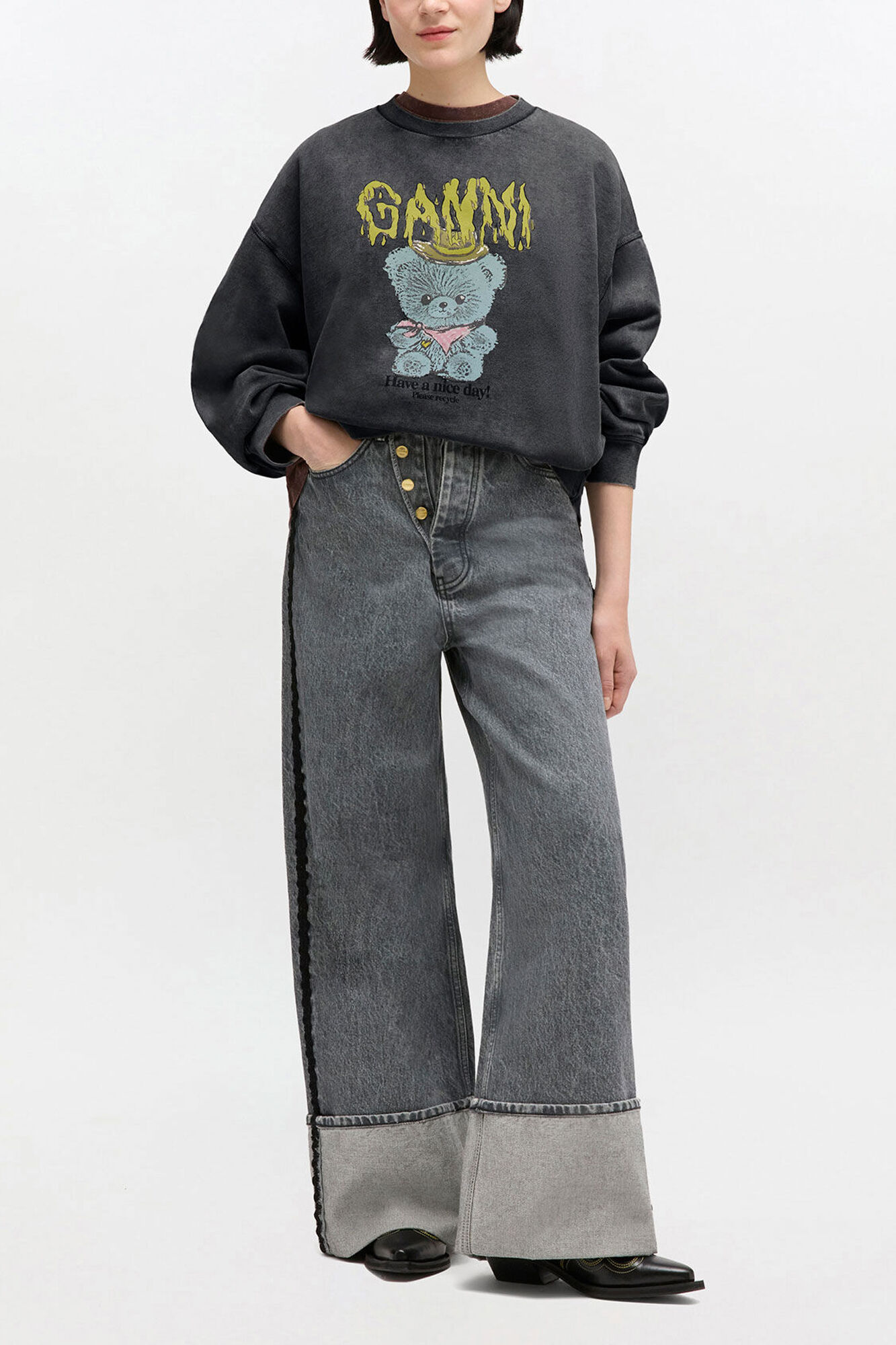 Vintage Wash Sweatshirt, Organic Cotton, in colour Black Washed - 2 - GANNI