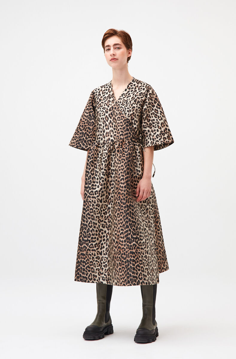 Slå-om-midi-kjole i jacquardstof, Polyamide, in colour Leopard - 1 - GANNI