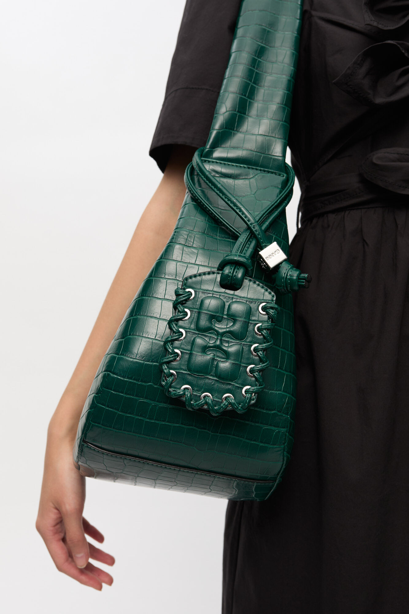 Sac Hobo moyen en croco vert, Lyocell, in colour Pineneedle - 3 - GANNI