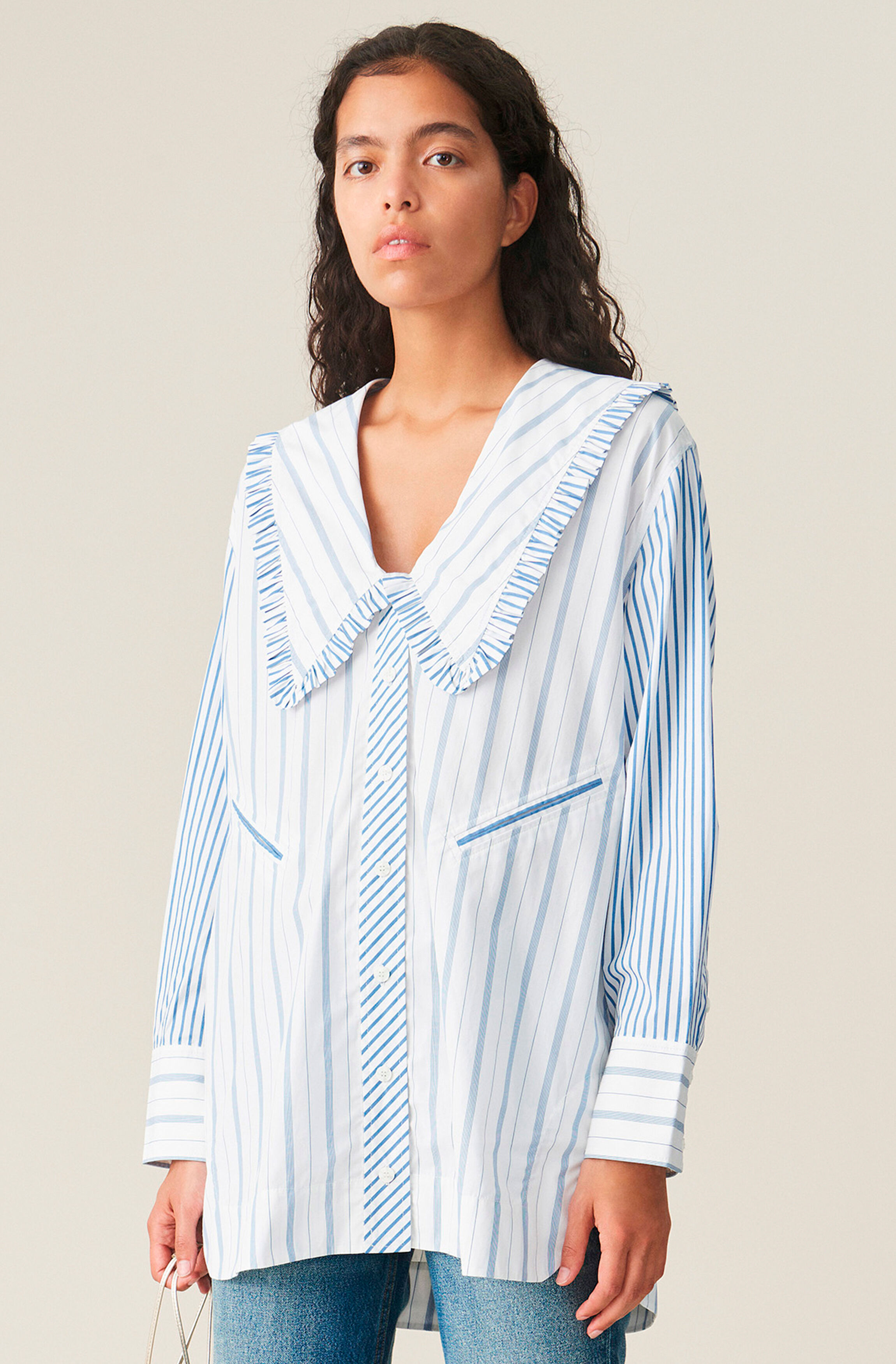 blouse with frill collar