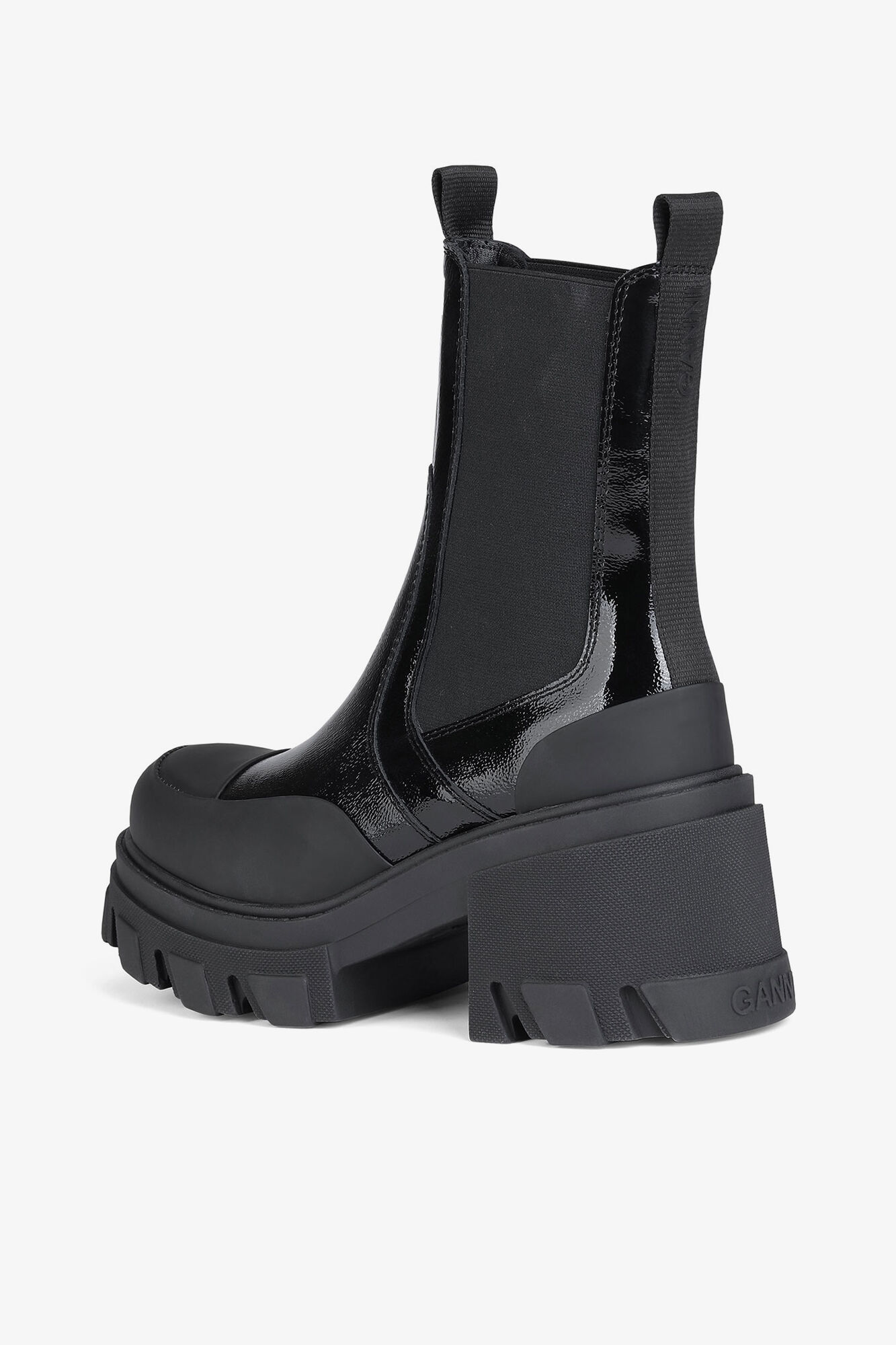 Mittelhohe Chelsea-Stiefel mit Absatz und grober Sohle in schwarzem Lackleder, Polyurethane, in colour Black - 2 - GANNI
